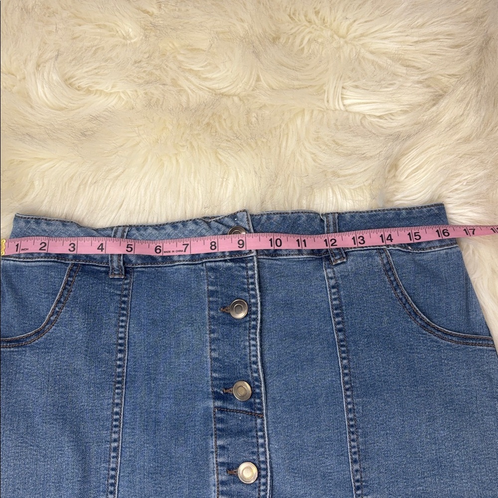 EST . 1946 Denim 
Size 12 
Waist 16 Length 24 
Excellent condition - Picture 9 of 11